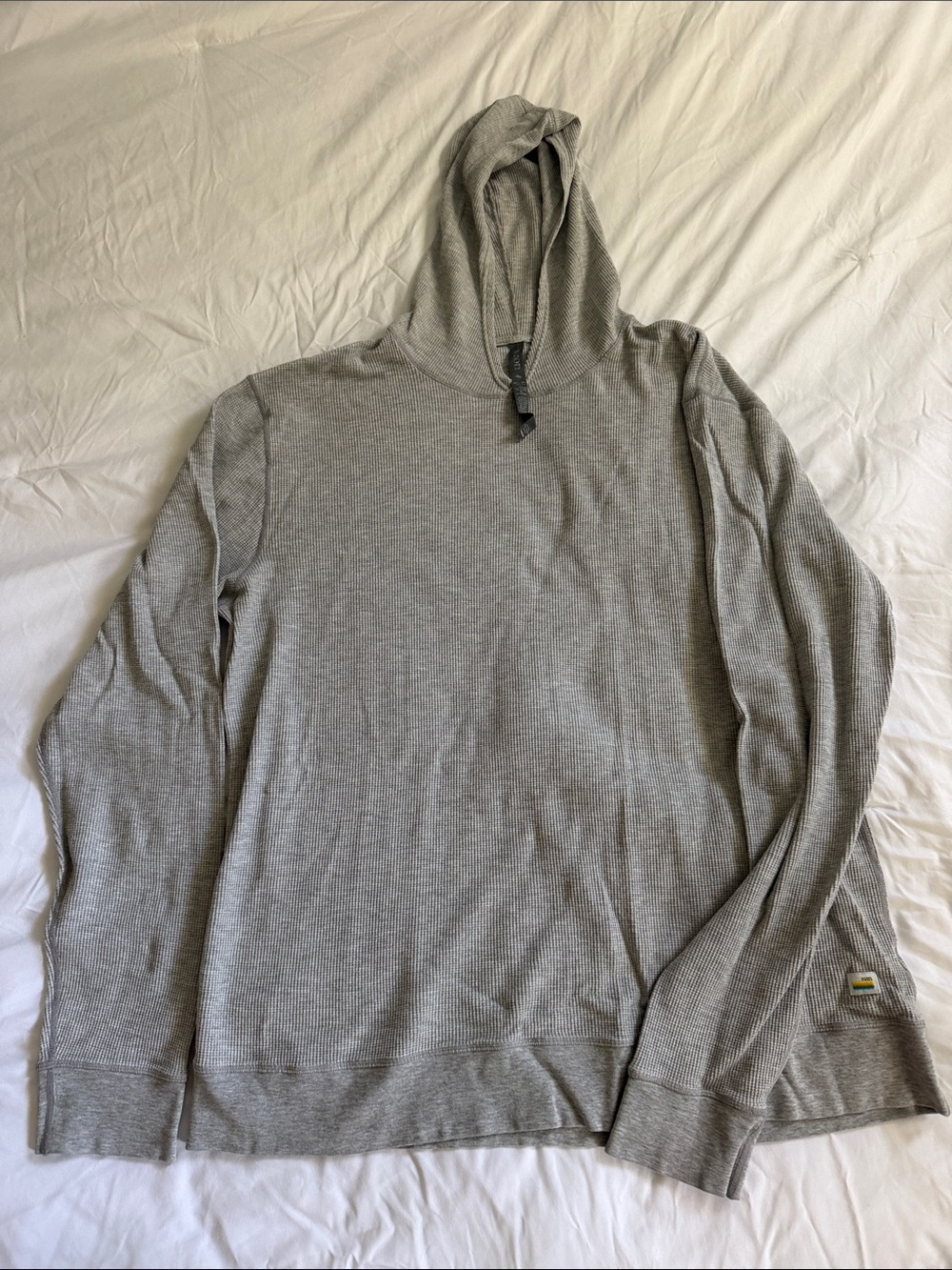 Vuori Men's Heather Gray Hooded Long-Sleeve Pullover
